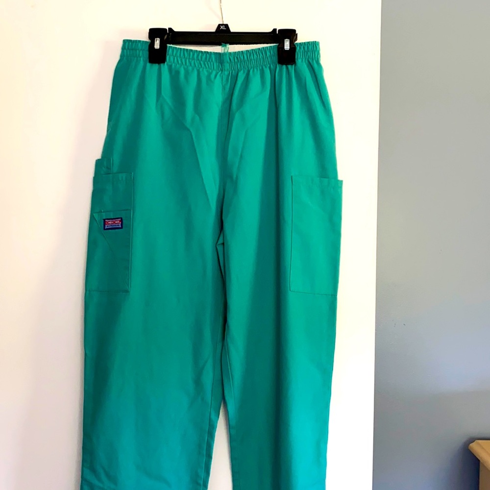Cherokee scrub bottoms in mint green